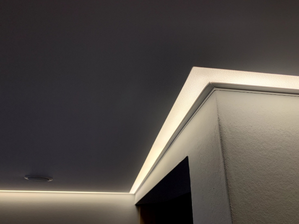 фото натяжного потолка в прихожей