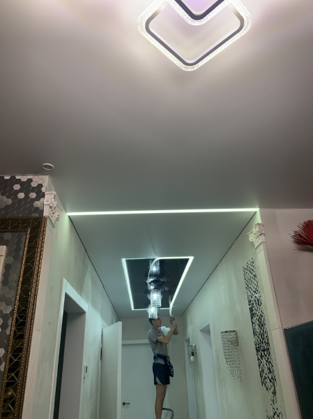 наша работа - натяжной потолок в прихожей